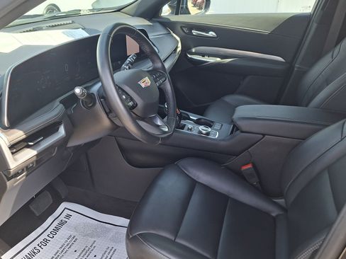 Used 2025 Cadillac XT4 Premium Luxury FWD image 9