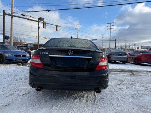 Used 2010 Mercedes-Benz C 300 Sedan w/ Premium 1 Pkg image 4