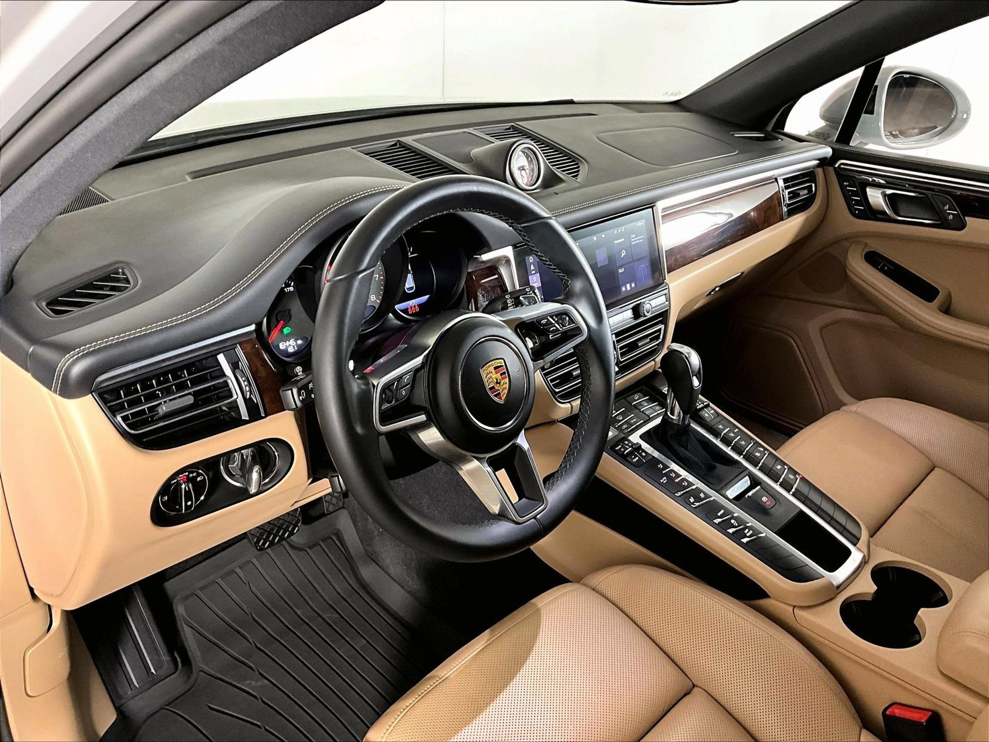 Certified 2021 Porsche Macan S AWD/4WD image 4