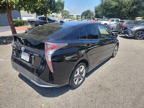 Used 2016 Toyota Prius Three Touring w/ Preferred Accessory Package FWD image 5