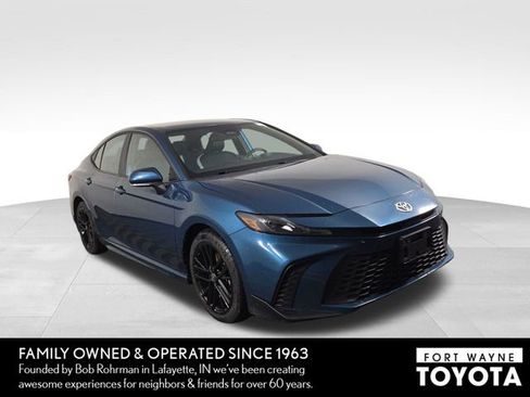 Used 2025 Toyota Camry SE FWD image 4