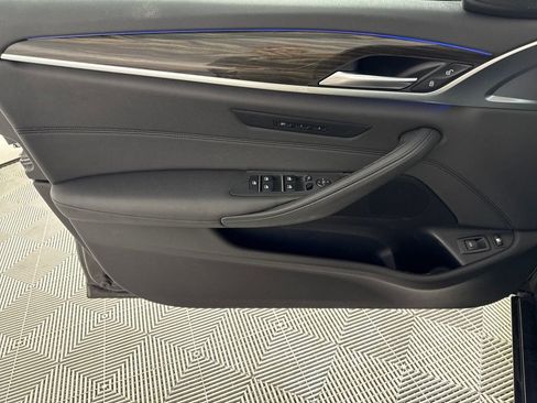 Used 2018 BMW 530e image 10