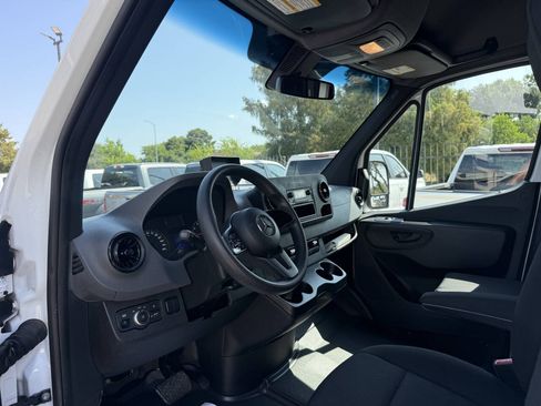 Used 2020 Mercedes-Benz Sprinter 2500 w/ Driver Convenience Package image 6