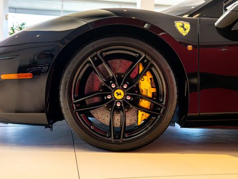 Used 2018 Ferrari 488 Spider RWD image 3