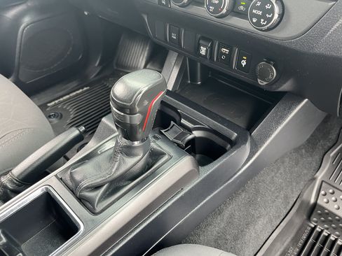 Used 2019 Toyota Tacoma TRD Off-Road AWD/4WD image 15