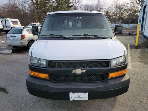 Used 2019 Chevrolet Express 3500 Extended w/ Driver Convenience Package RWD image 9