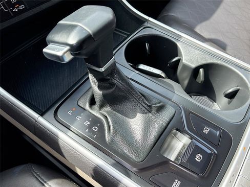 Used 2025 Kia Carnival FWD image 17