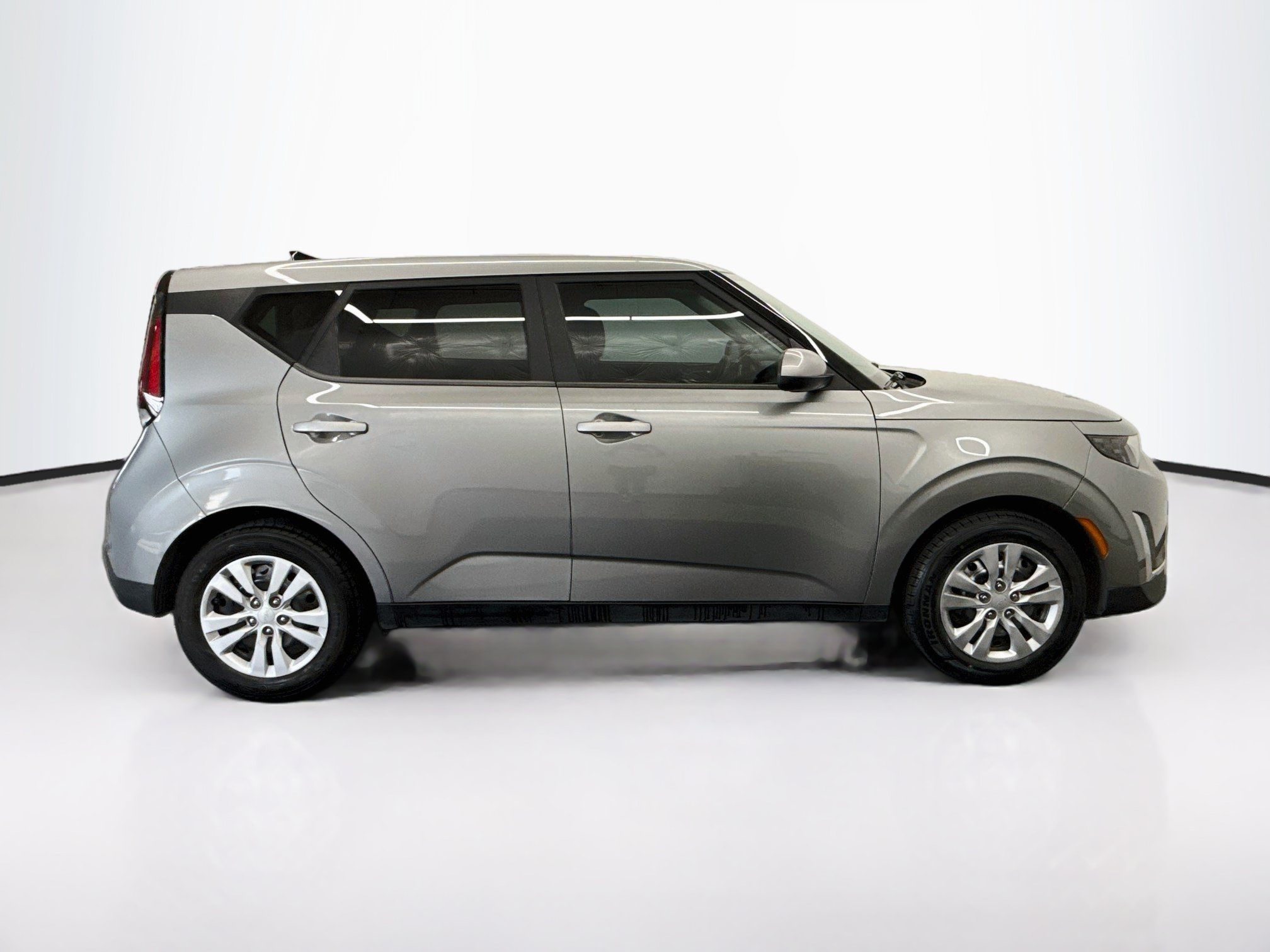 Used 2023 Kia Soul LX FWD image 10