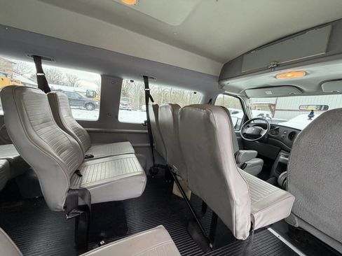 Used 2004 Ford E-350 and Econoline 350 Extended Super Duty image 19