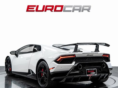 Used 2018 Lamborghini Huracan Performante image 3