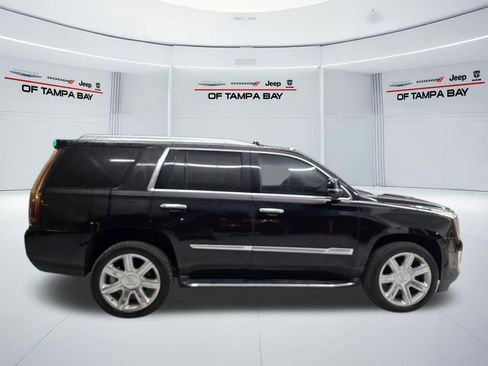 Used 2019 Cadillac Escalade Luxury AWD/4WD image 7