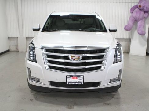 Used 2018 Cadillac Escalade ESV Luxury AWD/4WD image 6