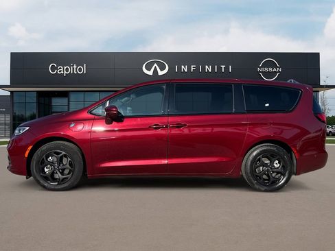 Used 2022 Chrysler Pacifica Limited w/ S Appearance Package image 8