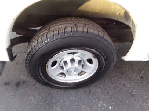 Used 2015 Chevrolet Express 2500 RWD image 12
