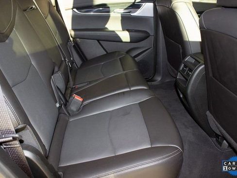 Used 2025 Cadillac XT5 Premium Luxury image 12