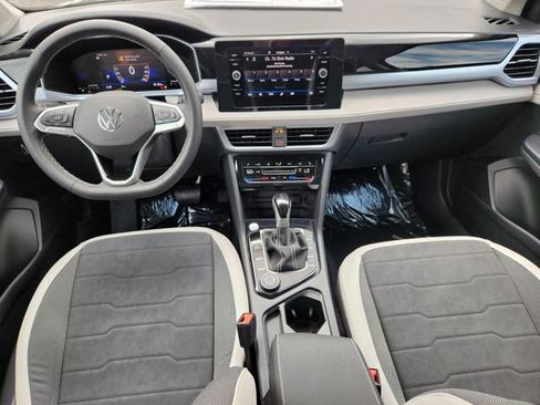 New 2025 Volkswagen Taos SE image 23