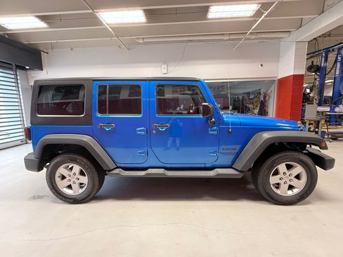Used 2015 Jeep Wrangler Unlimited Sport w/ Quick Order Package 24S AWD/4WD image 11