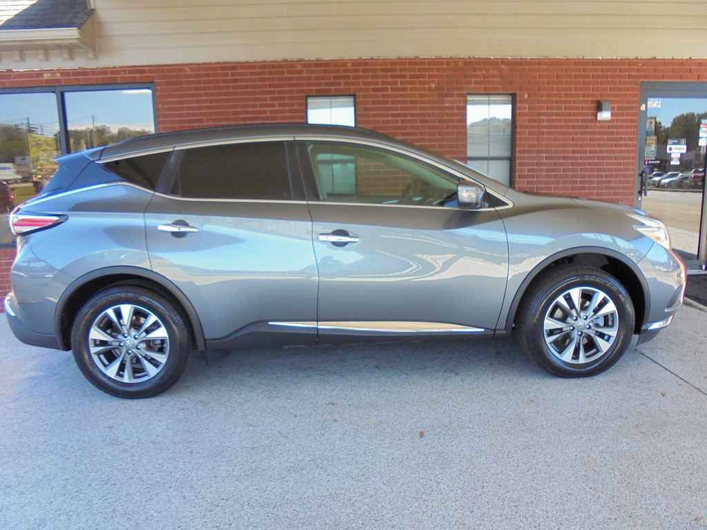 Used 2017 Nissan Murano SV FWD image 2