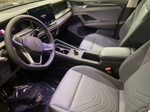 New 2026 Volkswagen Tiguan SE image 4