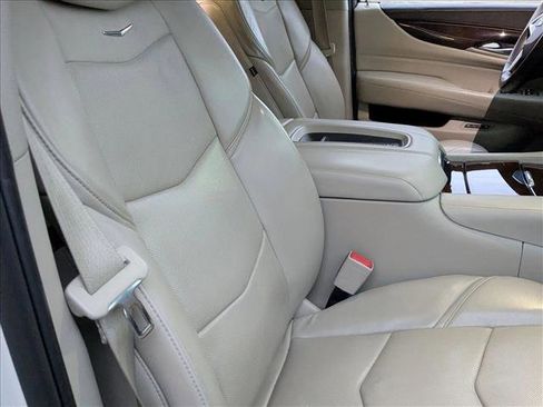 Used 2017 Cadillac Escalade Premium Luxury image 12