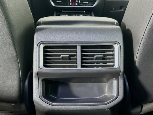 Used 2025 Volkswagen Atlas Cross Sport SE image 28