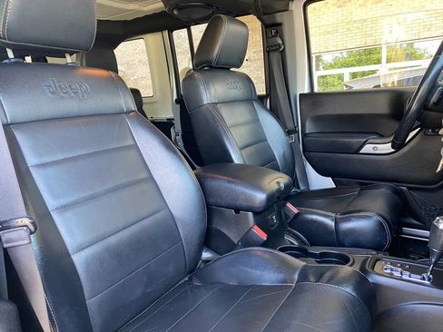 Used 2012 Jeep Wrangler Unlimited Sahara w/ Dual Top Group AWD/4WD image 21