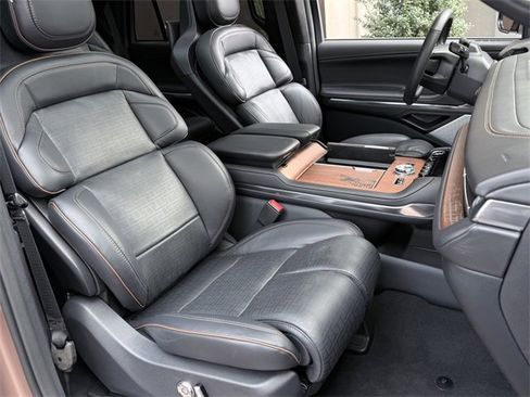 New 2025 Lincoln Navigator Black Label image 11