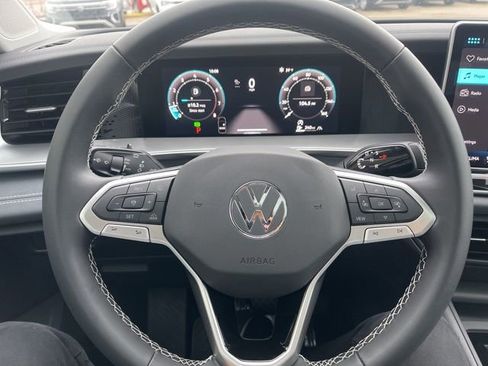 New 2026 Volkswagen Tiguan SE image 9