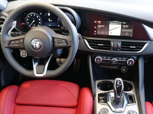 New 2025 Alfa Romeo Giulia w/ Veloce Package AWD image 19