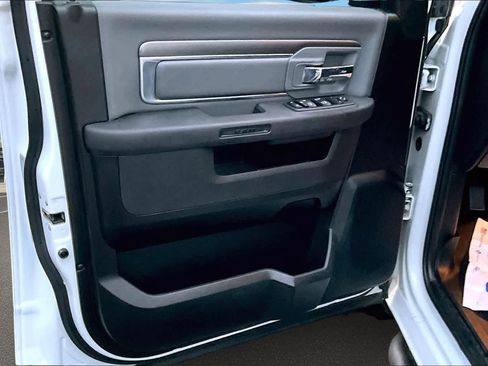 Used 2021 RAM 1500 Classic SLT image 28