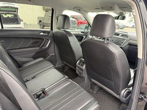 Used 2022 Volkswagen Tiguan SE AWD/4WD image 10