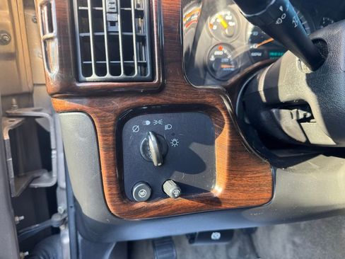 Used 2004 Chevrolet Express 1500 image 27