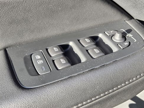 Certified 2023 Volvo V60 B5 Cross Country Plus w/ Climate Package image 31