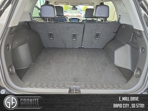 Used 2024 GMC Terrain SLT image 21