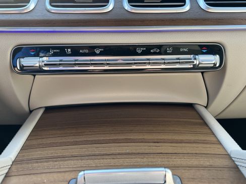 Used 2024 Mercedes-Benz GLS 450 4MATIC image 28
