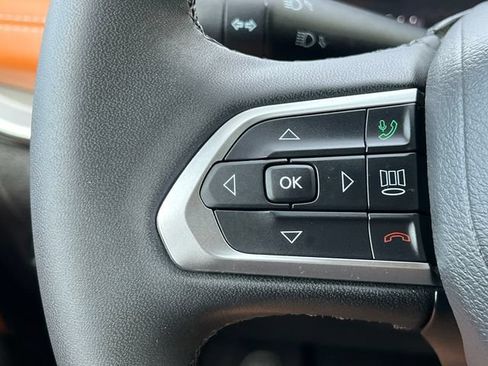 Used 2025 Jeep Compass Limited w/ Elite Group AWD/4WD image 21