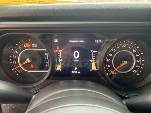 Used 2024 Jeep Wrangler Sport AWD/4WD image 15