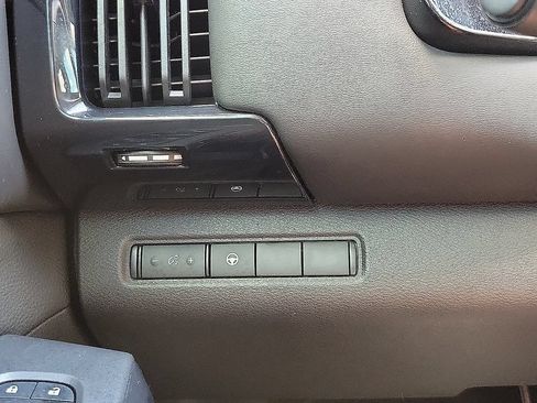 Used 2024 Nissan Pathfinder SV AWD/4WD image 15