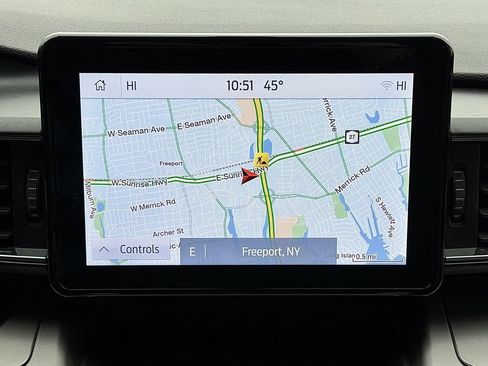 Used 2022 Ford Explorer XLT w/ Equipment Group 202A image 13