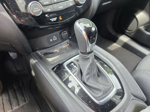 Used 2018 Nissan Rogue SL FWD image 15