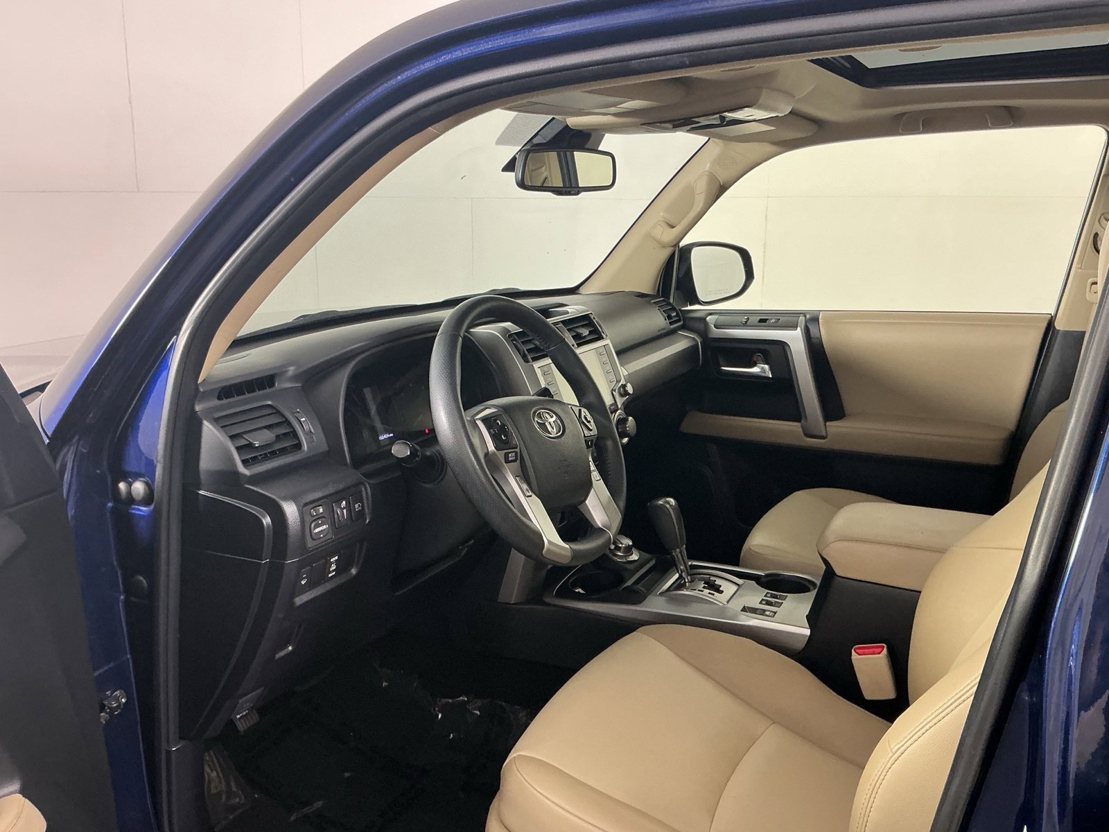 Used 2020 Toyota 4Runner SR5 Premium w/ Moonroof Package AWD/4WD image 11