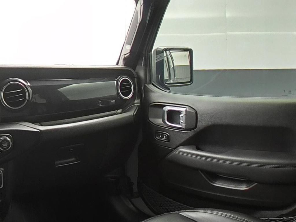 Used 2023 Jeep Wrangler Unlimited Sahara AWD/4WD image 19