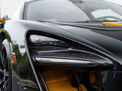 Used 2019 McLaren Senna image 16