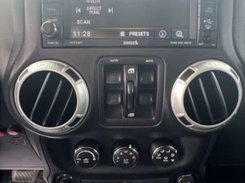 Used 2016 Jeep Wrangler Unlimited Rubicon w/ Dual Top Group AWD/4WD image 26