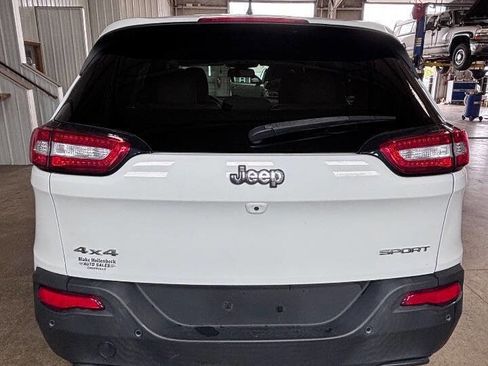 Used 2017 Jeep Cherokee Sport w/ Safety Group AWD/4WD image 8