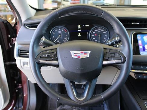 Used 2022 Cadillac XT4 Premium Luxury w/ Technology Package FWD image 14