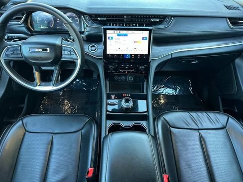 Used 2024 Jeep Grand Cherokee L Limited w/ Luxury Tech Group II image 16