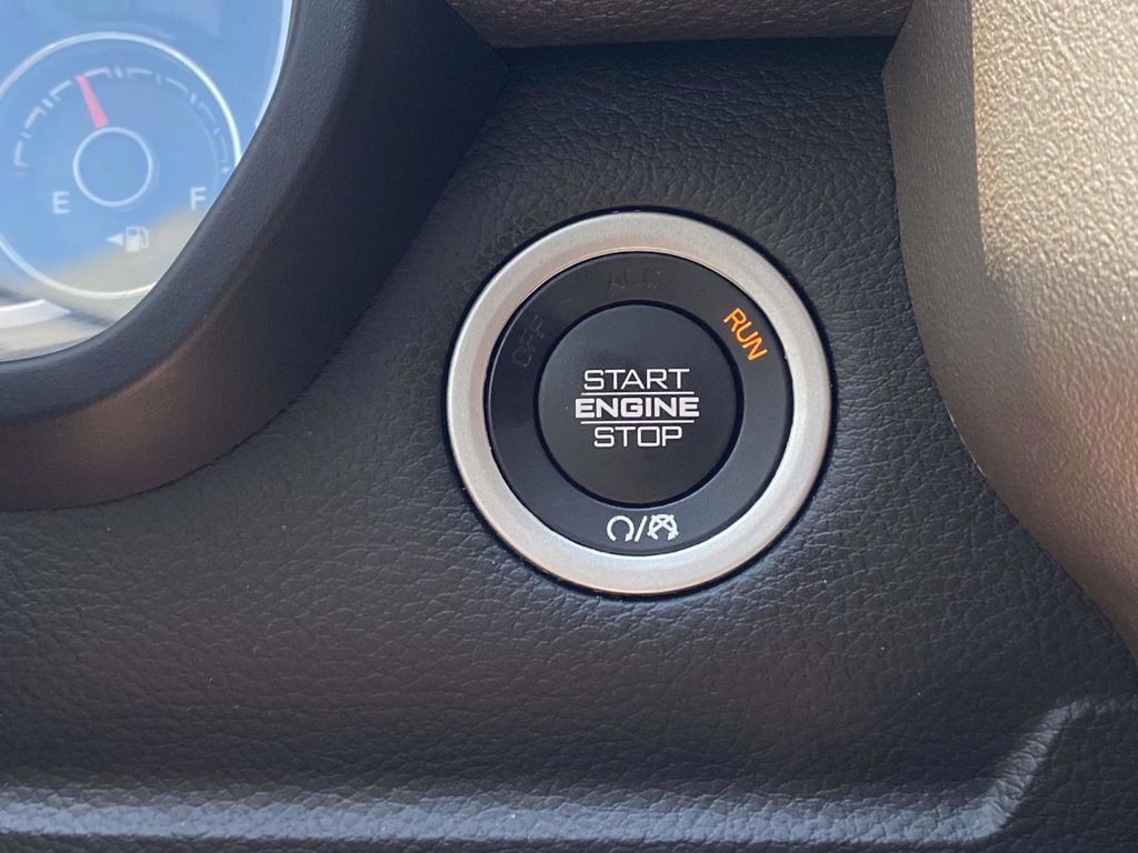 Used 2019 RAM 1500 Laramie AWD/4WD image 30