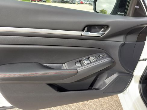 New 2026 Nissan Altima 2.5 SR AWD/4WD image 13