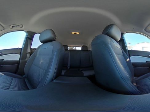 Used 2025 Chevrolet Trax LT image 41